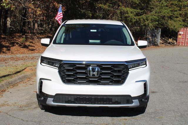 new 2025 Honda Pilot car, priced at $45,350