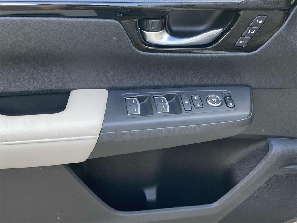 used 2025 Honda CR-V car, priced at $38,487
