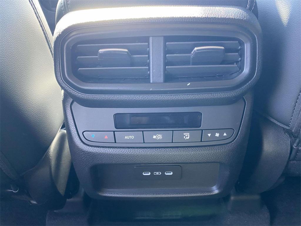 new 2025 Honda Pilot car, priced at $45,450