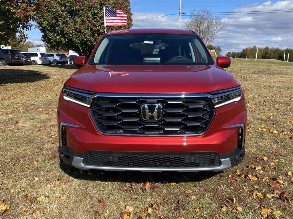 new 2025 Honda Pilot car, priced at $45,450