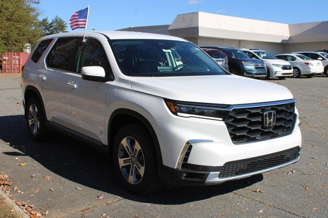 new 2025 Honda Pilot car, priced at $45,350