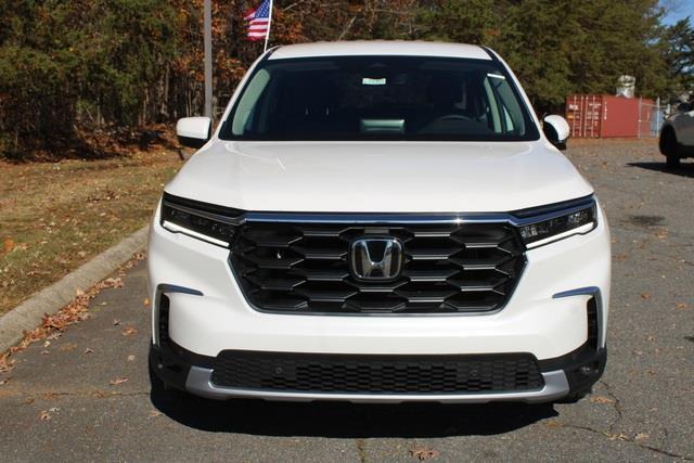 new 2025 Honda Pilot car, priced at $45,350