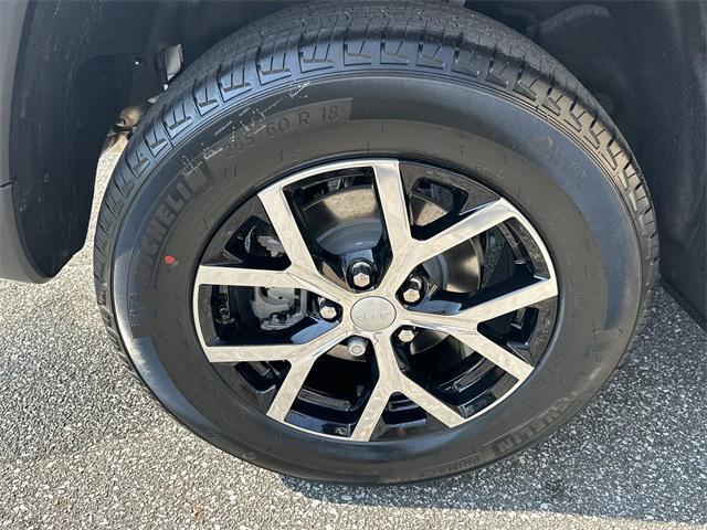new 2025 Jeep Grand Cherokee car, priced at $40,974