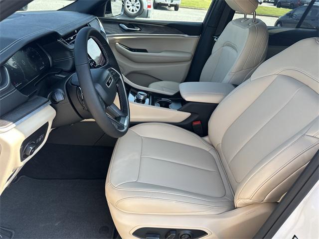 new 2025 Jeep Grand Cherokee car, priced at $40,974