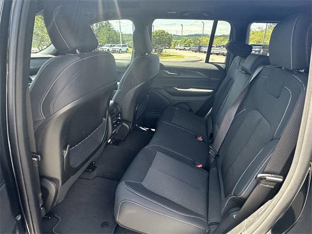 new 2025 Jeep Grand Cherokee car, priced at $38,662