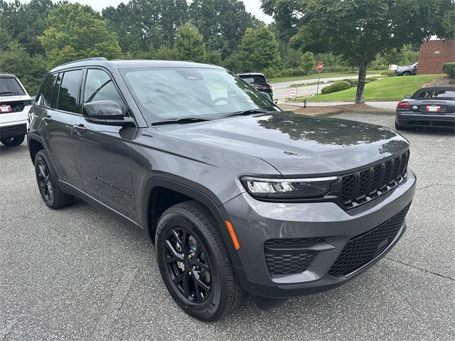 new 2025 Jeep Grand Cherokee car, priced at $39,730