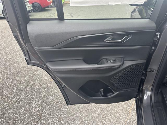 new 2025 Jeep Grand Cherokee car, priced at $39,730