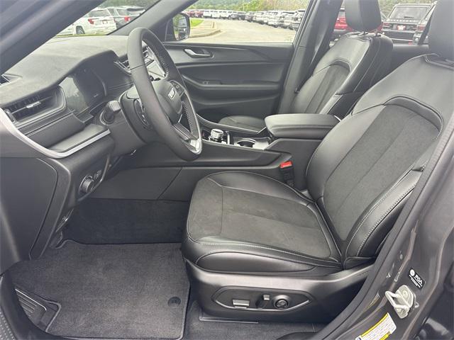 new 2025 Jeep Grand Cherokee car, priced at $39,730