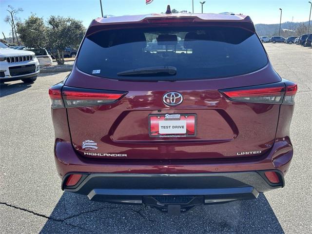 used 2020 Toyota Highlander car, priced at $29,995