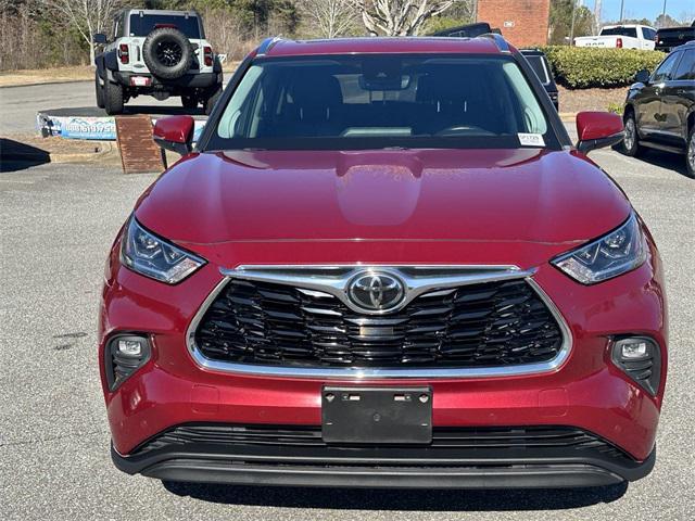 used 2020 Toyota Highlander car, priced at $29,995