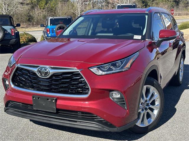 used 2020 Toyota Highlander car, priced at $29,995