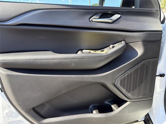 new 2025 Jeep Grand Cherokee car, priced at $35,575