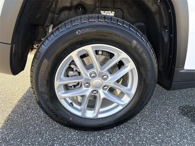 new 2025 Jeep Grand Cherokee car, priced at $35,575