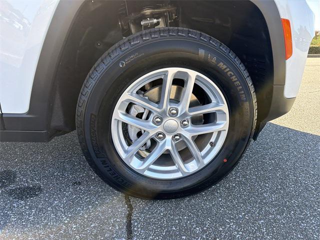 new 2025 Jeep Grand Cherokee car, priced at $35,575