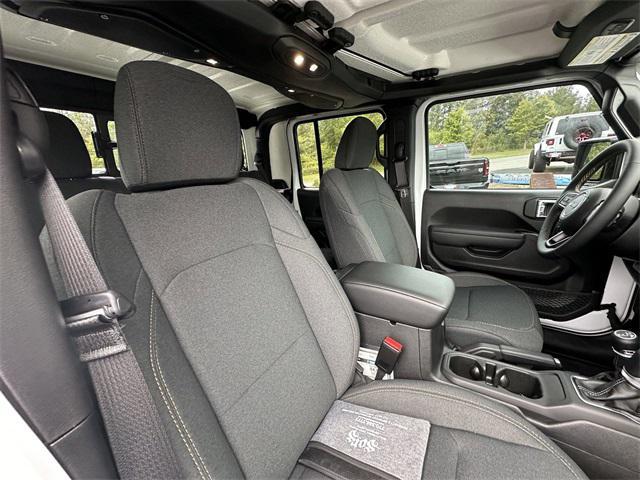 new 2024 Jeep Gladiator car, priced at $59,198