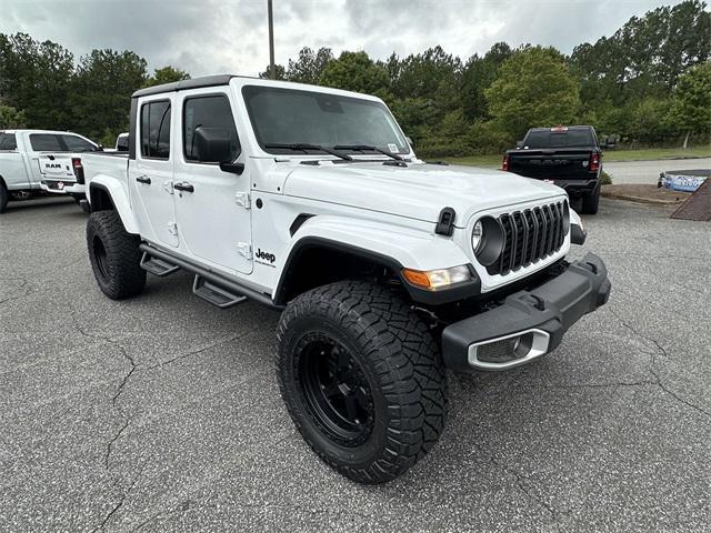 new 2024 Jeep Gladiator car, priced at $59,198