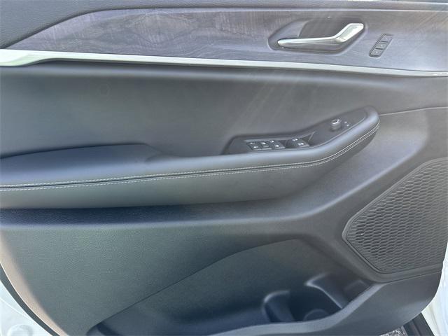 new 2025 Jeep Grand Cherokee car, priced at $43,645