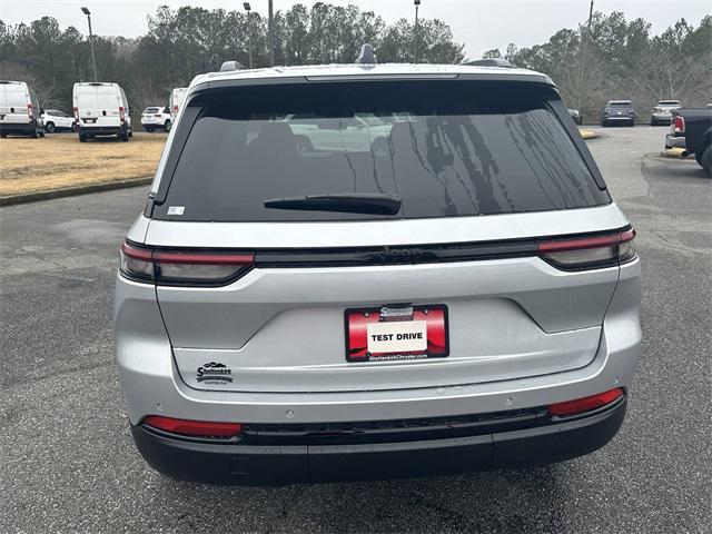 new 2025 Jeep Grand Cherokee car, priced at $43,670