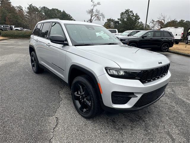 new 2025 Jeep Grand Cherokee car, priced at $43,670