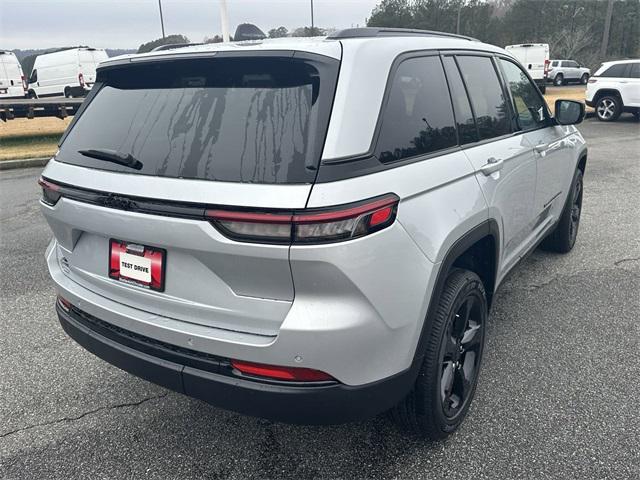 new 2025 Jeep Grand Cherokee car, priced at $43,670