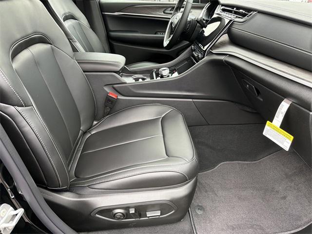 new 2025 Jeep Grand Cherokee car, priced at $38,495