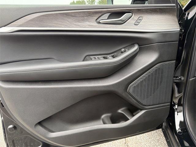 new 2025 Jeep Grand Cherokee car, priced at $38,495