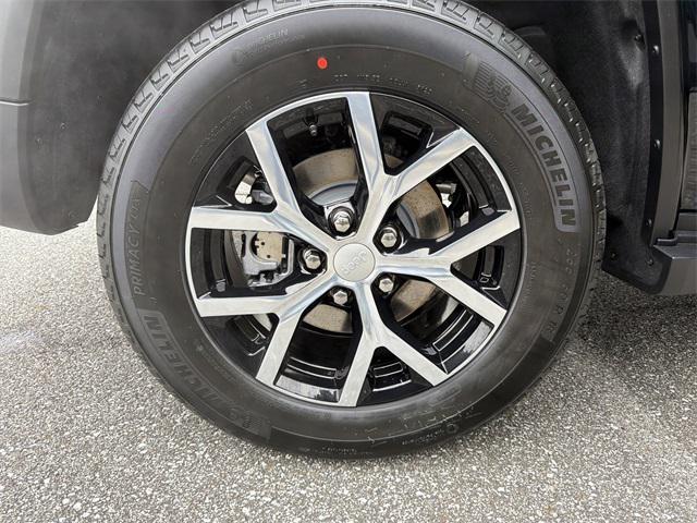 new 2025 Jeep Grand Cherokee car, priced at $38,495