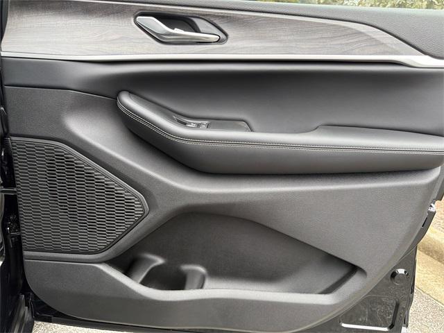 new 2025 Jeep Grand Cherokee car, priced at $38,495