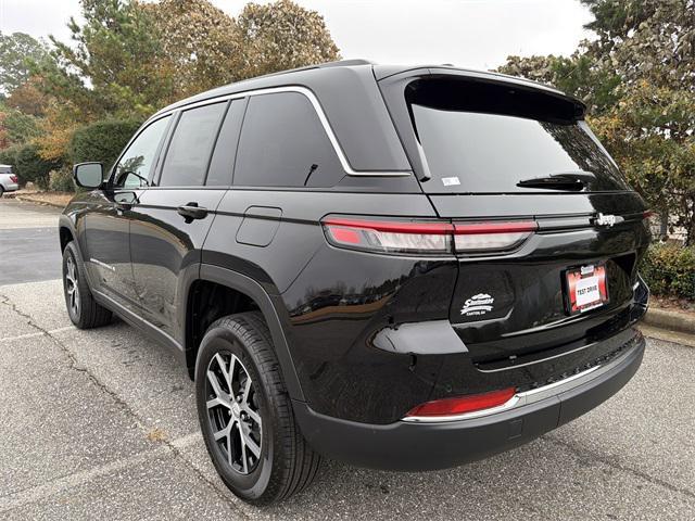 new 2025 Jeep Grand Cherokee car, priced at $38,495