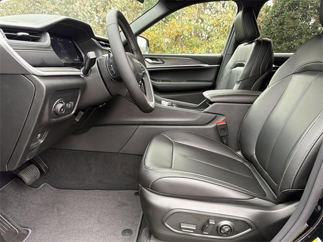 new 2025 Jeep Grand Cherokee car, priced at $38,495