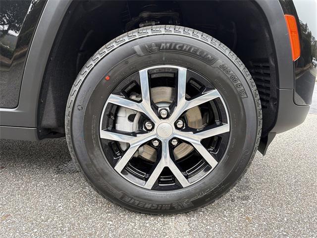 new 2025 Jeep Grand Cherokee car, priced at $38,495