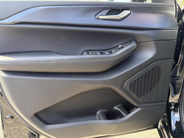 new 2025 Jeep Grand Cherokee car, priced at $37,730