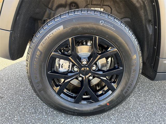 new 2025 Jeep Grand Cherokee car, priced at $37,730