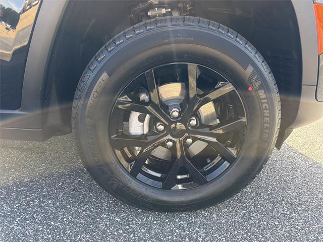 new 2025 Jeep Grand Cherokee car, priced at $37,730