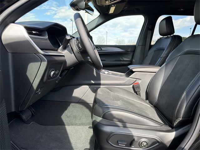 new 2025 Jeep Grand Cherokee car, priced at $37,730