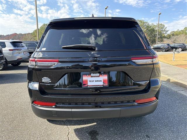 new 2025 Jeep Grand Cherokee car, priced at $37,730