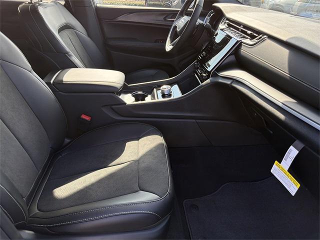new 2025 Jeep Grand Cherokee car, priced at $37,730