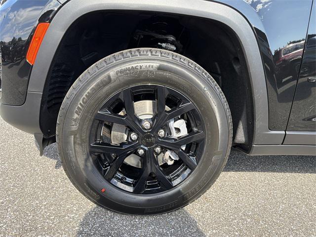 new 2025 Jeep Grand Cherokee car, priced at $37,730