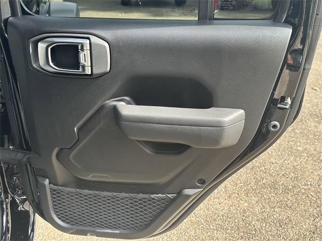 new 2025 Jeep Wrangler car, priced at $41,737