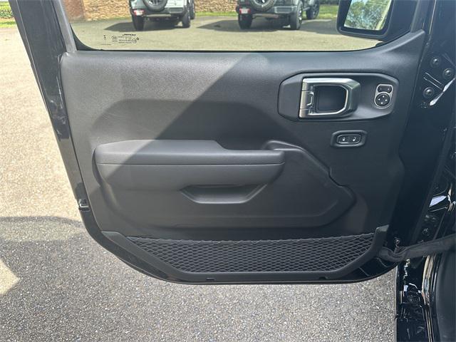 new 2025 Jeep Wrangler car, priced at $41,737