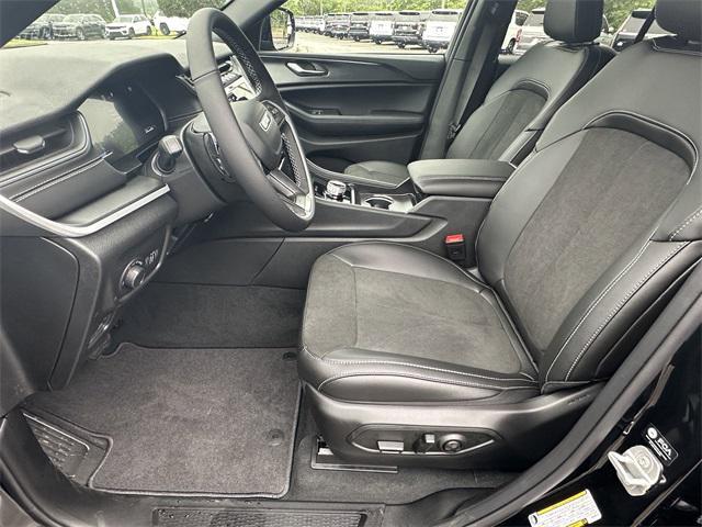 new 2025 Jeep Grand Cherokee car, priced at $39,362