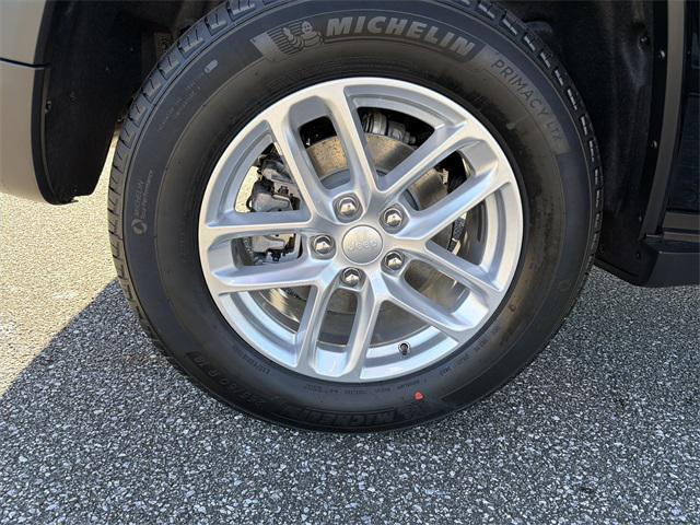 new 2025 Jeep Grand Cherokee car, priced at $36,170