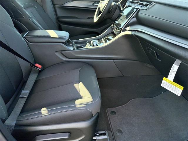 new 2025 Jeep Grand Cherokee car, priced at $36,170