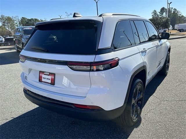 new 2025 Jeep Grand Cherokee car, priced at $41,575