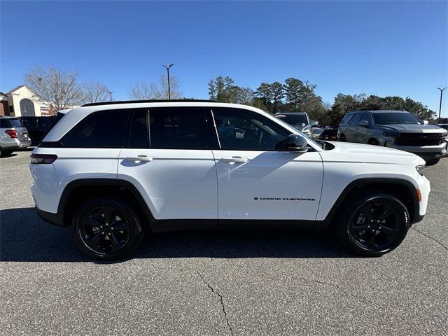 new 2025 Jeep Grand Cherokee car, priced at $41,575