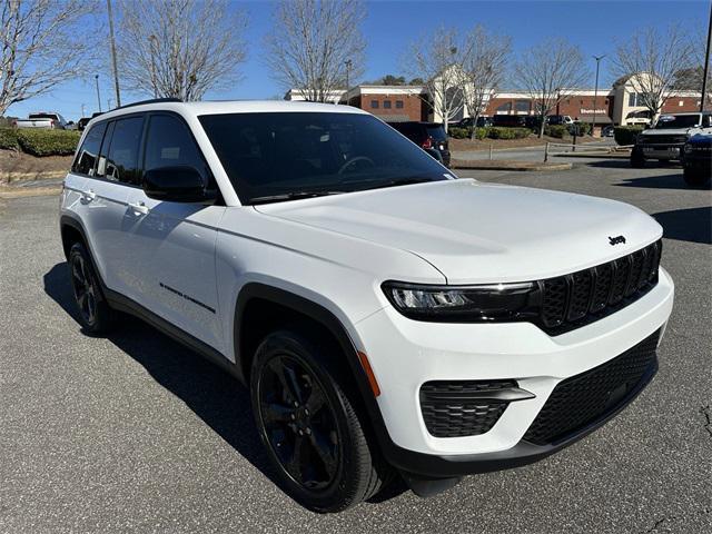 new 2025 Jeep Grand Cherokee car, priced at $41,575