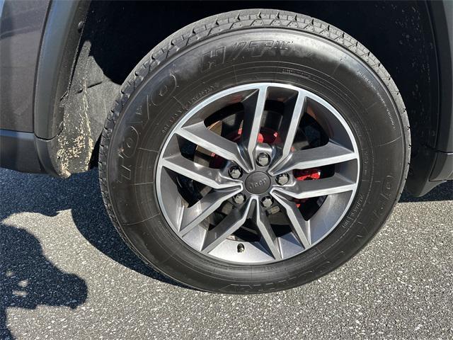 used 2017 Jeep Grand Cherokee car, priced at $13,900
