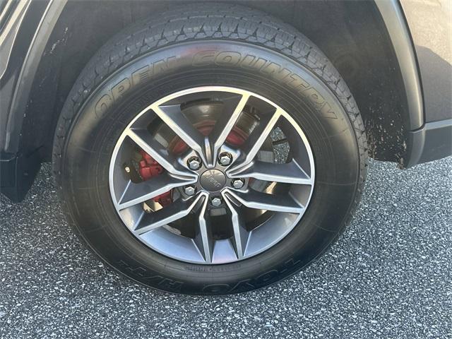 used 2017 Jeep Grand Cherokee car, priced at $13,900