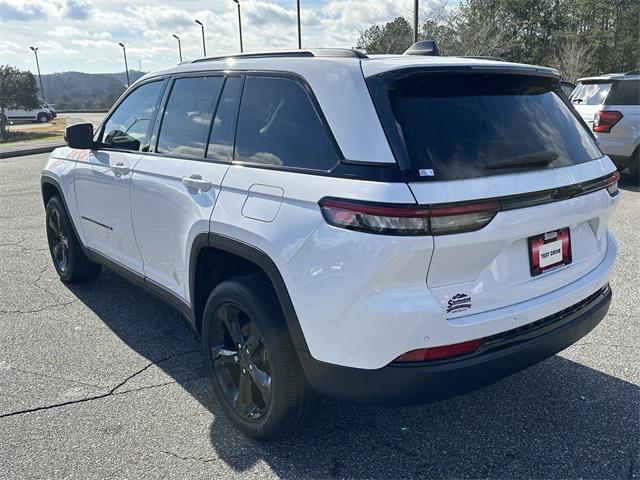 new 2025 Jeep Grand Cherokee car, priced at $43,075