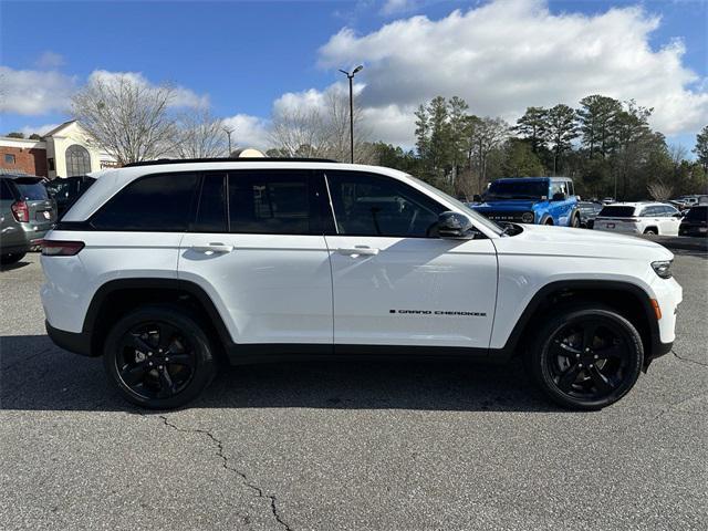 new 2025 Jeep Grand Cherokee car, priced at $43,075